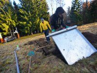 Hydrologové zkoumají rychlost tání sněhu ve skiareálu Alšovka