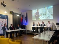 Lukáš Trakal (vlevo) na tiskové konferenci k ocenění